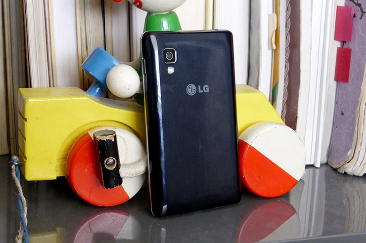 LG-Optimus-L4-II-uživo-test-iz-ruke-(3).jpg